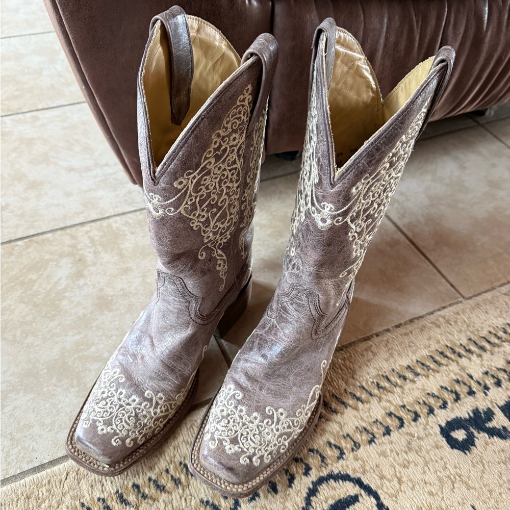 Embroidered Womens Corral Cowboy Boots